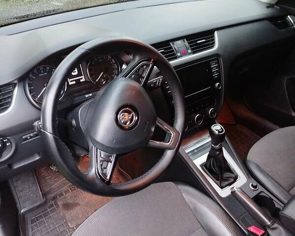 Черный Шкода Октавия, объемом двигателя 1.6 л и пробегом 268 тыс. км за 12300 $, фото 2 на Automoto.ua