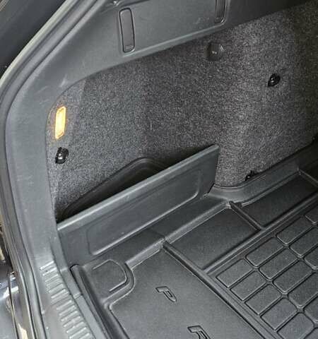 Черный Шкода Октавия, объемом двигателя 1.6 л и пробегом 206 тыс. км за 12000 $, фото 3 на Automoto.ua