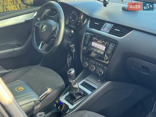 Черный Шкода Октавия, объемом двигателя 1.6 л и пробегом 227 тыс. км за 12790 $, фото 30 на Automoto.ua