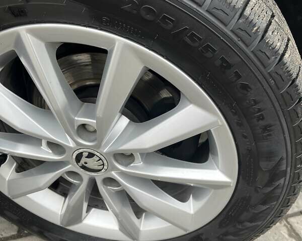 Черный Шкода Октавия, объемом двигателя 1.6 л и пробегом 260 тыс. км за 12300 $, фото 9 на Automoto.ua