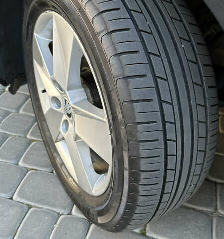 Черный Шкода Октавия, объемом двигателя 1.6 л и пробегом 214 тыс. км за 10999 $, фото 30 на Automoto.ua