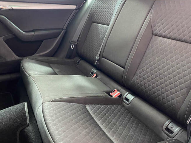 Чорний Шкода Октавія, об'ємом двигуна 1.6 л та пробігом 221 тис. км за 12250 $, фото 23 на Automoto.ua