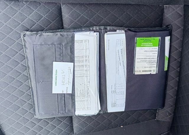 Чорний Шкода Октавія, об'ємом двигуна 1.6 л та пробігом 309 тис. км за 11500 $, фото 7 на Automoto.ua