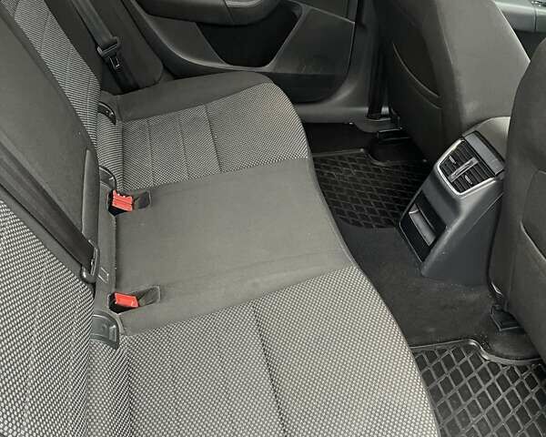 Черный Шкода Октавия, объемом двигателя 1.6 л и пробегом 260 тыс. км за 12300 $, фото 21 на Automoto.ua