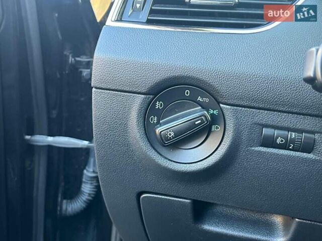 Черный Шкода Октавия, объемом двигателя 1.6 л и пробегом 227 тыс. км за 12790 $, фото 18 на Automoto.ua