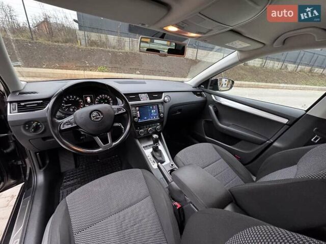Черный Шкода Октавия, объемом двигателя 1.6 л и пробегом 278 тыс. км за 10600 $, фото 9 на Automoto.ua