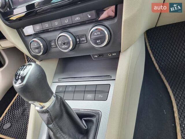 Черный Шкода Октавия, объемом двигателя 1.6 л и пробегом 250 тыс. км за 13000 $, фото 23 на Automoto.ua