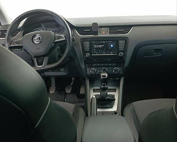 Черный Шкода Октавия, объемом двигателя 1.97 л и пробегом 300 тыс. км за 11500 $, фото 11 на Automoto.ua