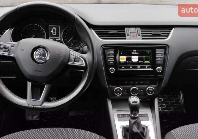 Чорний Шкода Октавія, об'ємом двигуна 1.6 л та пробігом 272 тис. км за 10700 $, фото 5 на Automoto.ua