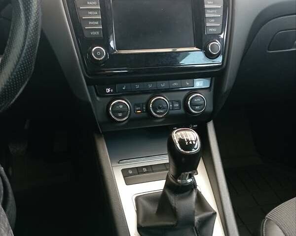 Черный Шкода Октавия, объемом двигателя 1.97 л и пробегом 300 тыс. км за 11500 $, фото 5 на Automoto.ua