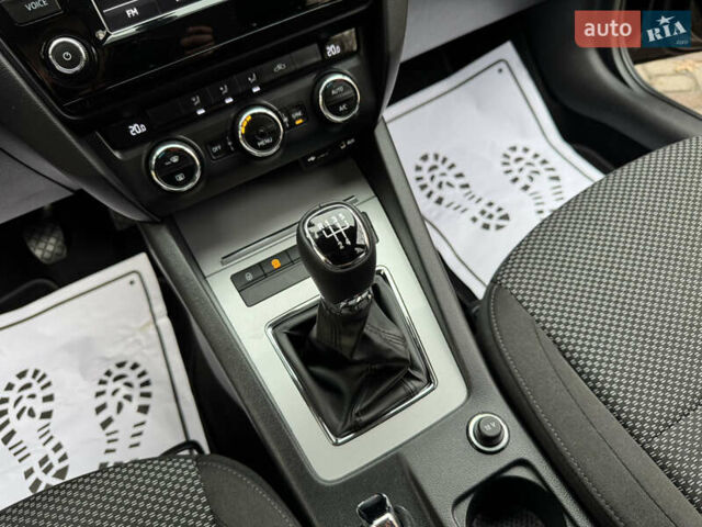 Черный Шкода Октавия, объемом двигателя 1.6 л и пробегом 228 тыс. км за 11999 $, фото 86 на Automoto.ua