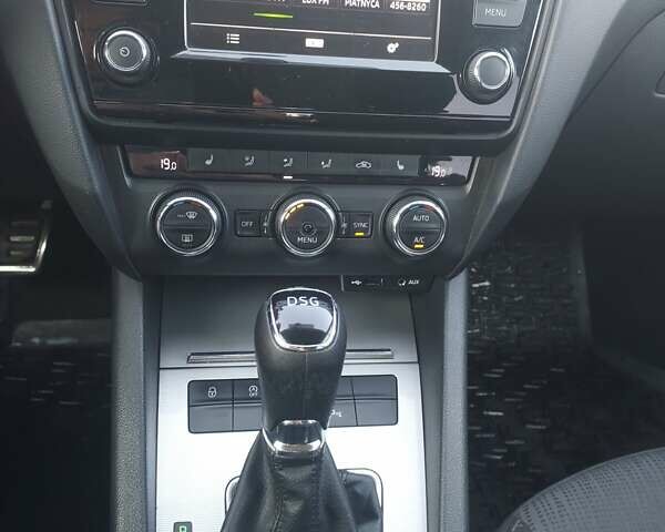 Черный Шкода Октавия, объемом двигателя 1.97 л и пробегом 332 тыс. км за 12900 $, фото 13 на Automoto.ua