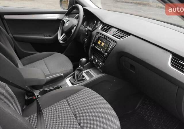 Чорний Шкода Октавія, об'ємом двигуна 1.6 л та пробігом 272 тис. км за 10700 $, фото 4 на Automoto.ua