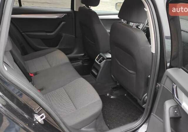 Чорний Шкода Октавія, об'ємом двигуна 1.6 л та пробігом 272 тис. км за 10700 $, фото 3 на Automoto.ua