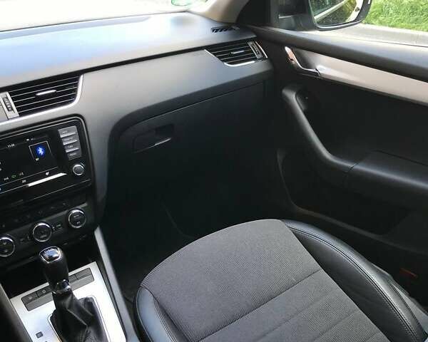 Черный Шкода Октавия, объемом двигателя 2 л и пробегом 242 тыс. км за 15500 $, фото 11 на Automoto.ua