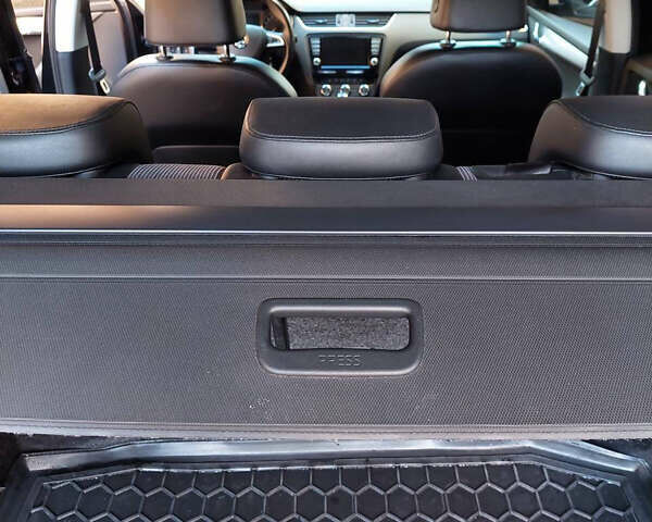 Чорний Шкода Октавія, об'ємом двигуна 2 л та пробігом 298 тис. км за 13000 $, фото 57 на Automoto.ua