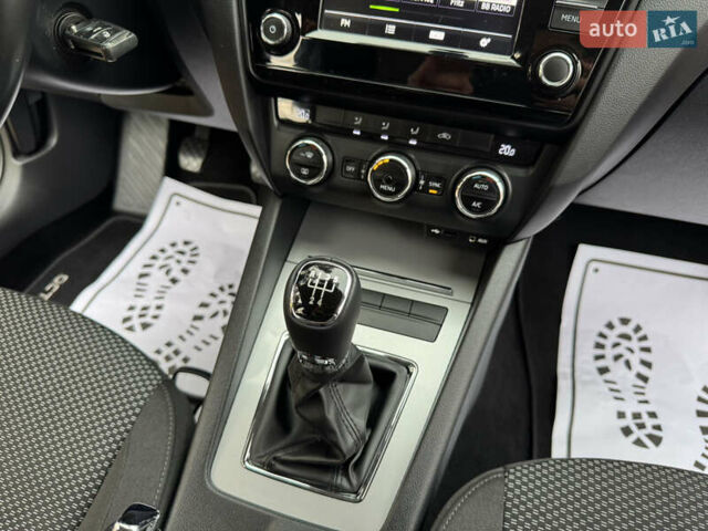 Чорний Шкода Октавія, об'ємом двигуна 1.6 л та пробігом 228 тис. км за 11899 $, фото 97 на Automoto.ua
