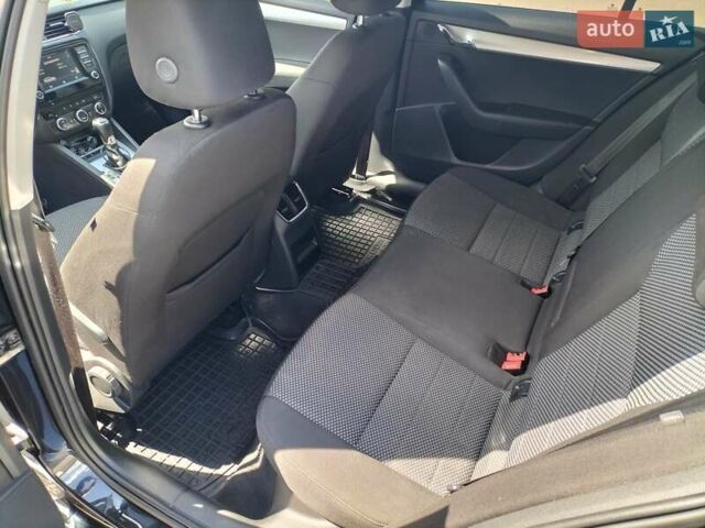 Чорний Шкода Октавія, об'ємом двигуна 1.6 л та пробігом 262 тис. км за 12500 $, фото 6 на Automoto.ua