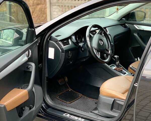 Черный Шкода Октавия, объемом двигателя 1.6 л и пробегом 368 тыс. км за 12800 $, фото 16 на Automoto.ua