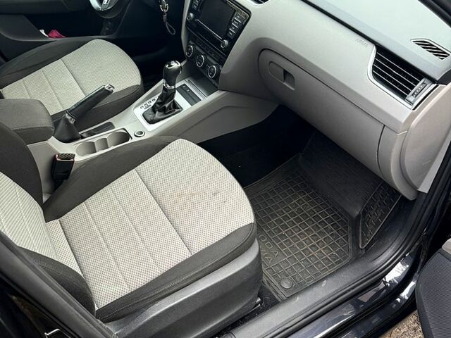 Шкода Октавия 2016 в Красноград на Automoto.ua Черный Шкода Октавия, объемом двигателя 1.6 л и пробегом 237 тыс. км за 11000 $, фото 3 на Automoto.ua