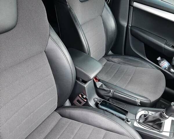 Шкода Октавия 2016 в Киеве на Automoto.ua Черный Шкода Октавия, объемом двигателя 2 л и пробегом 217 тыс. км за 13100 $, фото 9 на Automoto.ua