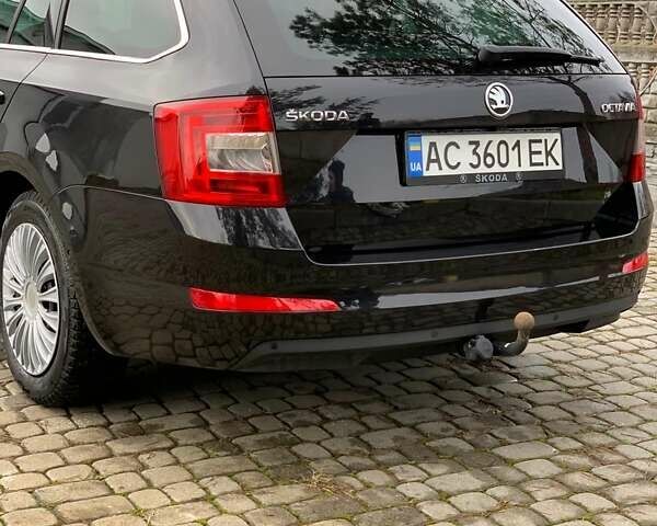 Черный Шкода Октавия, объемом двигателя 1.6 л и пробегом 368 тыс. км за 12800 $, фото 3 на Automoto.ua