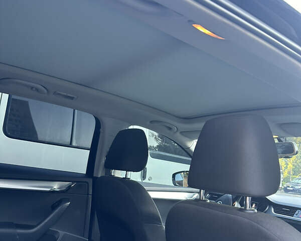 Черный Шкода Октавия, объемом двигателя 2 л и пробегом 263 тыс. км за 12500 $, фото 7 на Automoto.ua