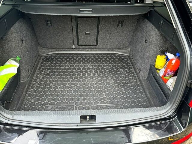 Шкода Октавия 2016 в Красноград на Automoto.ua Черный Шкода Октавия, объемом двигателя 1.6 л и пробегом 237 тыс. км за 11000 $, фото 7 на Automoto.ua