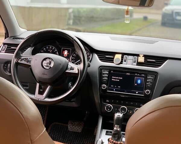 Черный Шкода Октавия, объемом двигателя 1.6 л и пробегом 368 тыс. км за 12800 $, фото 13 на Automoto.ua