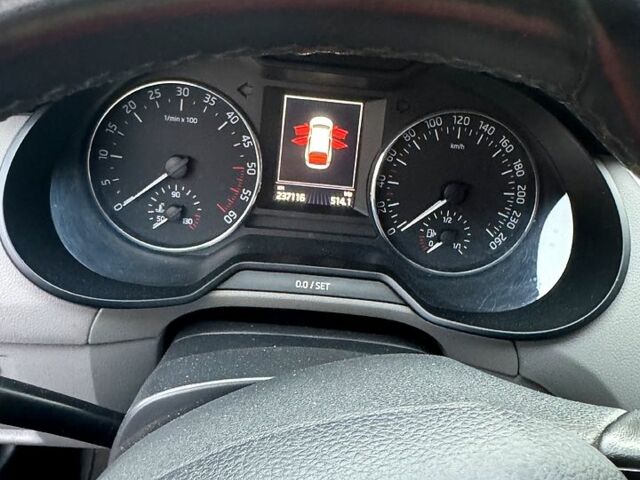 Шкода Октавия 2016 в Красноград на Automoto.ua Черный Шкода Октавия, объемом двигателя 1.6 л и пробегом 237 тыс. км за 11000 $, фото 6 на Automoto.ua