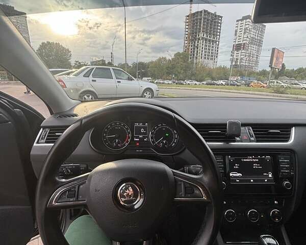 Черный Шкода Октавия, объемом двигателя 2 л и пробегом 334 тыс. км за 15999 $, фото 7 на Automoto.ua
