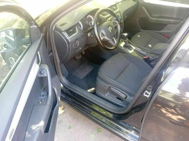 Черный Шкода Октавия, объемом двигателя 0 л и пробегом 210 тыс. км за 11500 $, фото 10 на Automoto.ua