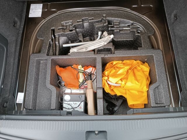 Черный Шкода Октавия, объемом двигателя 1.6 л и пробегом 207 тыс. км за 11300 $, фото 3 на Automoto.ua