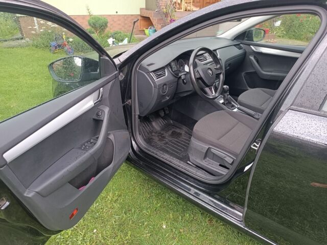 Черный Шкода Октавия, объемом двигателя 1.6 л и пробегом 207 тыс. км за 11300 $, фото 2 на Automoto.ua