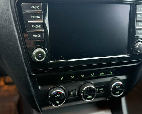 Чорний Шкода Октавія, об'ємом двигуна 1.6 л та пробігом 291 тис. км за 13300 $, фото 16 на Automoto.ua