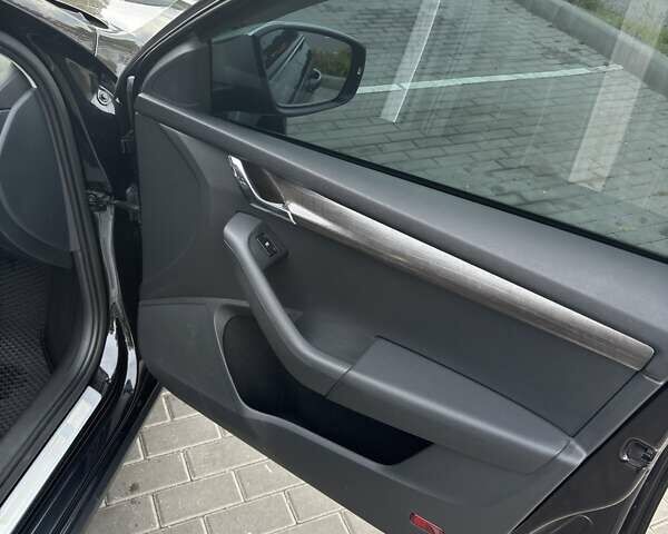 Черный Шкода Октавия, объемом двигателя 2 л и пробегом 334 тыс. км за 15999 $, фото 29 на Automoto.ua