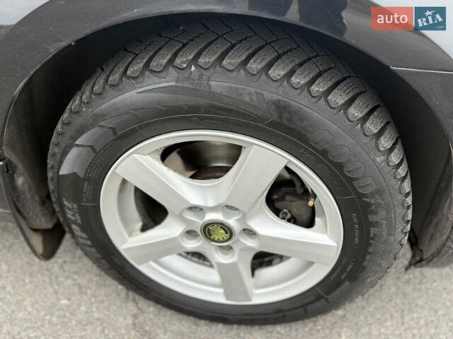 Чорний Шкода Октавія, об'ємом двигуна 1.6 л та пробігом 291 тис. км за 13300 $, фото 5 на Automoto.ua