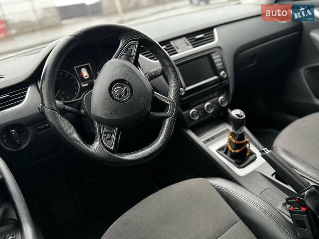 Чорний Шкода Октавія, об'ємом двигуна 1.6 л та пробігом 149 тис. км за 10999 $, фото 12 на Automoto.ua