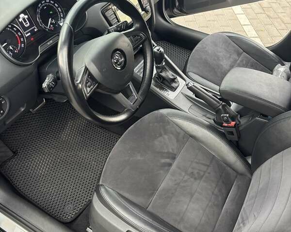 Черный Шкода Октавия, объемом двигателя 2 л и пробегом 334 тыс. км за 15999 $, фото 10 на Automoto.ua