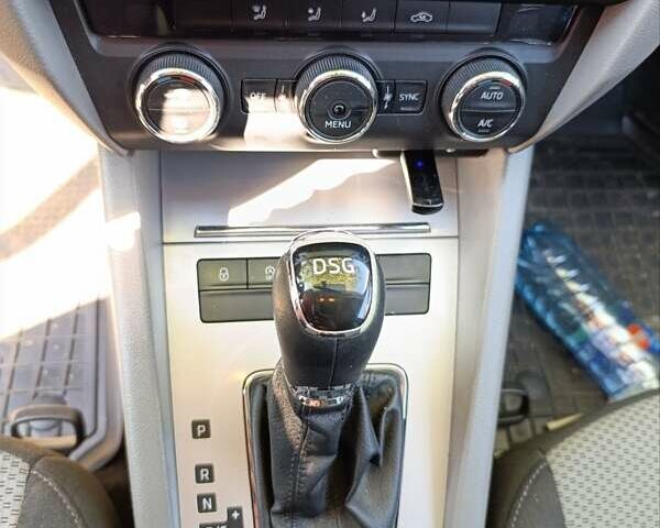 Черный Шкода Октавия, объемом двигателя 1.6 л и пробегом 227 тыс. км за 12000 $, фото 11 на Automoto.ua