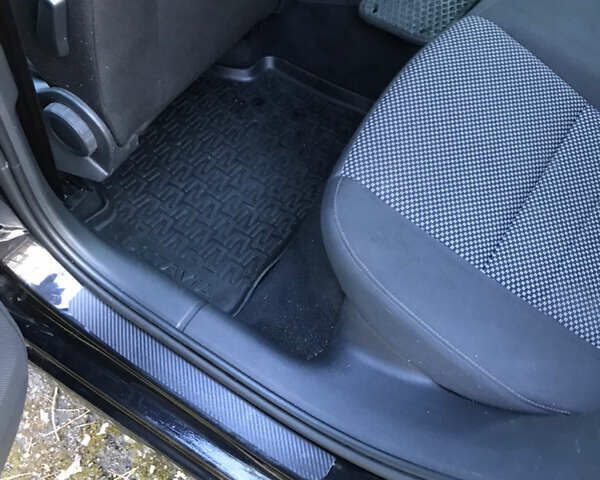 Чорний Шкода Октавія, об'ємом двигуна 2 л та пробігом 261 тис. км за 11700 $, фото 15 на Automoto.ua