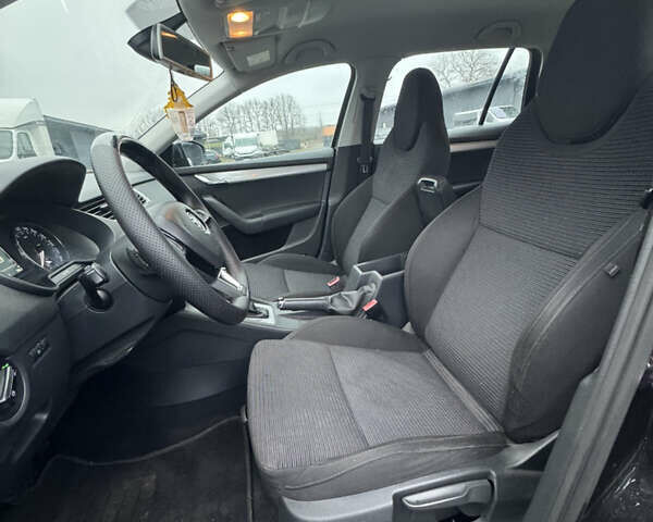 Черный Шкода Октавия, объемом двигателя 1.6 л и пробегом 228 тыс. км за 11200 $, фото 9 на Automoto.ua