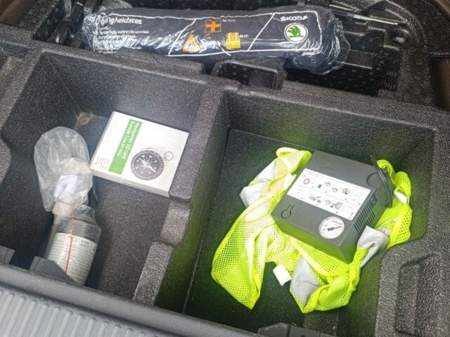 Черный Шкода Октавия, объемом двигателя 2 л и пробегом 213 тыс. км за 10800 $, фото 18 на Automoto.ua