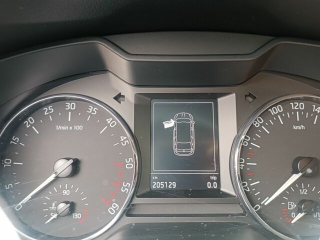 Черный Шкода Октавия, объемом двигателя 1.6 л и пробегом 207 тыс. км за 11300 $, фото 4 на Automoto.ua