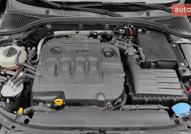 Чорний Шкода Октавія, об'ємом двигуна 1.6 л та пробігом 272 тис. км за 10700 $, фото 2 на Automoto.ua