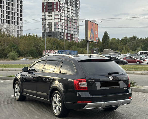 Черный Шкода Октавия, объемом двигателя 2 л и пробегом 334 тыс. км за 15999 $, фото 4 на Automoto.ua
