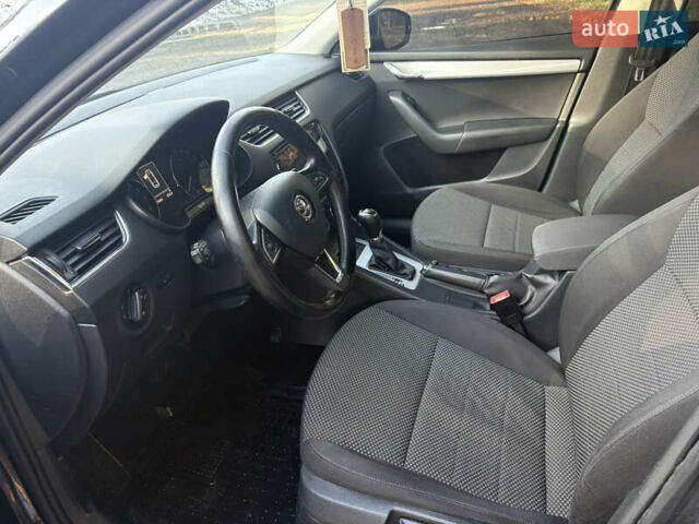 Чорний Шкода Октавія, об'ємом двигуна 1.6 л та пробігом 263 тис. км за 11200 $, фото 13 на Automoto.ua
