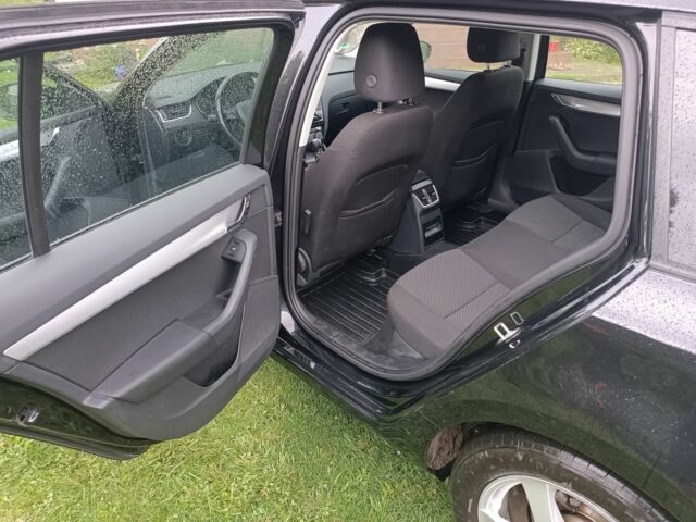 Черный Шкода Октавия, объемом двигателя 1.6 л и пробегом 207 тыс. км за 11300 $, фото 7 на Automoto.ua