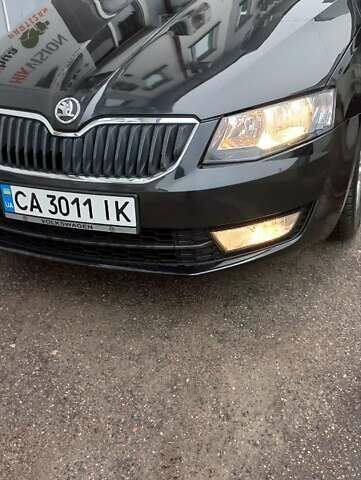 Черный Шкода Октавия, объемом двигателя 1.6 л и пробегом 326 тыс. км за 13000 $, фото 1 на Automoto.ua