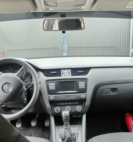 Чорний Шкода Октавія, об'ємом двигуна 1.6 л та пробігом 216 тис. км за 12500 $, фото 12 на Automoto.ua